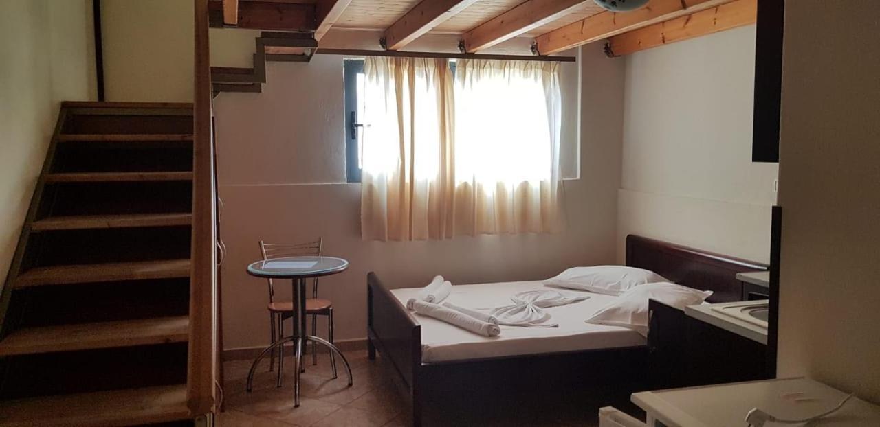 The First Hotel Saranda Екстериор снимка