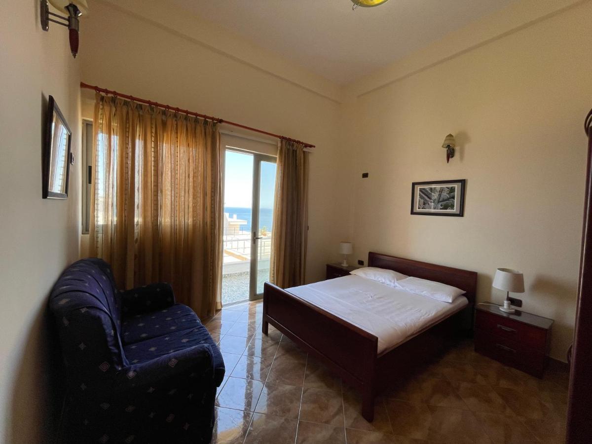 The First Hotel Saranda Екстериор снимка