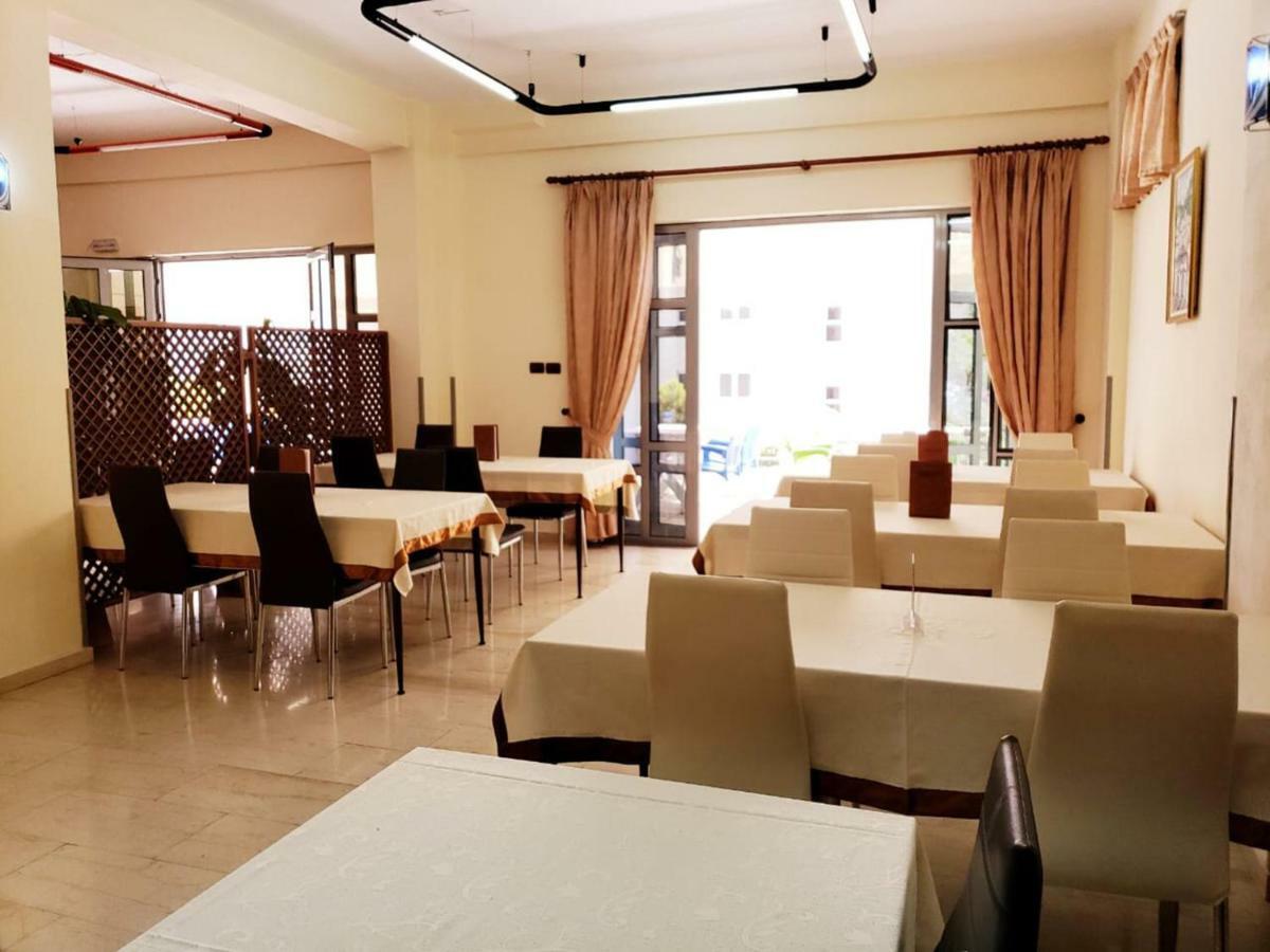 The First Hotel Saranda Екстериор снимка