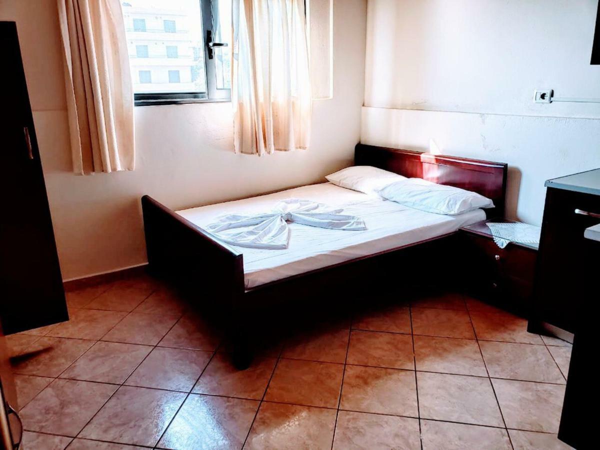 The First Hotel Saranda Екстериор снимка