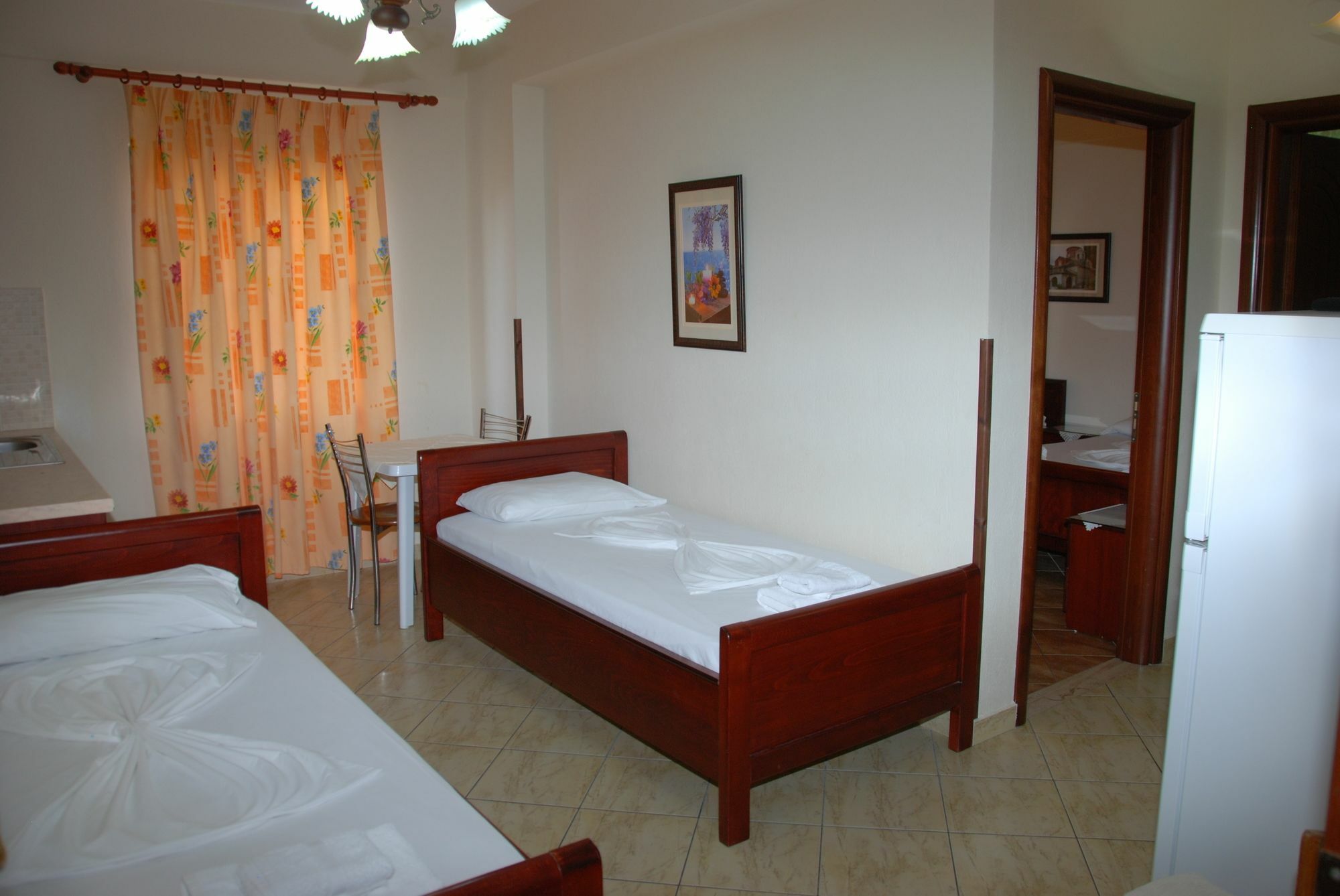 The First Hotel Saranda Екстериор снимка